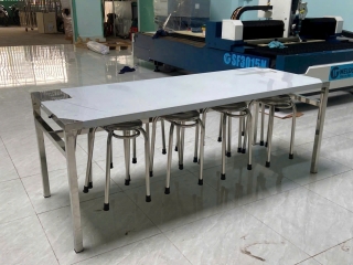 Ưu & nhược điểm cần biết trước khi mua bàn ghế inox