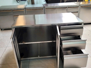 Cấu tạo và vật liệu sử dụng cho bàn thao tác phòng sạch