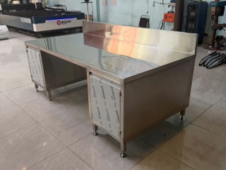 Bàn thao tác inox 304 phòng sạch 1 tầng 2 tầng theo yêu cầu
