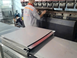 Độ dày inox bao nhiêu là phù hợp cho bàn inox công nghiệp?