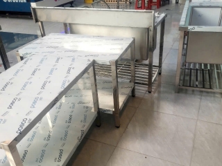 Bàn thao tác inox gia công theo yêu cầu phù hợp cho những ngành nào?