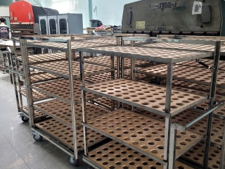 Gia công kệ inox theo yêu cầu – Bền, chống gỉ, chịu lực tốt