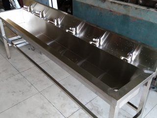 Máng rửa tay dài 2m lắp được bao nhiêu vòi là hợp lý