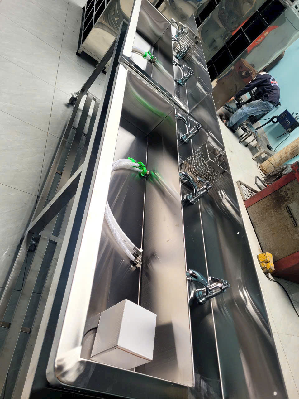 Bồn rửa tay inox treo tường