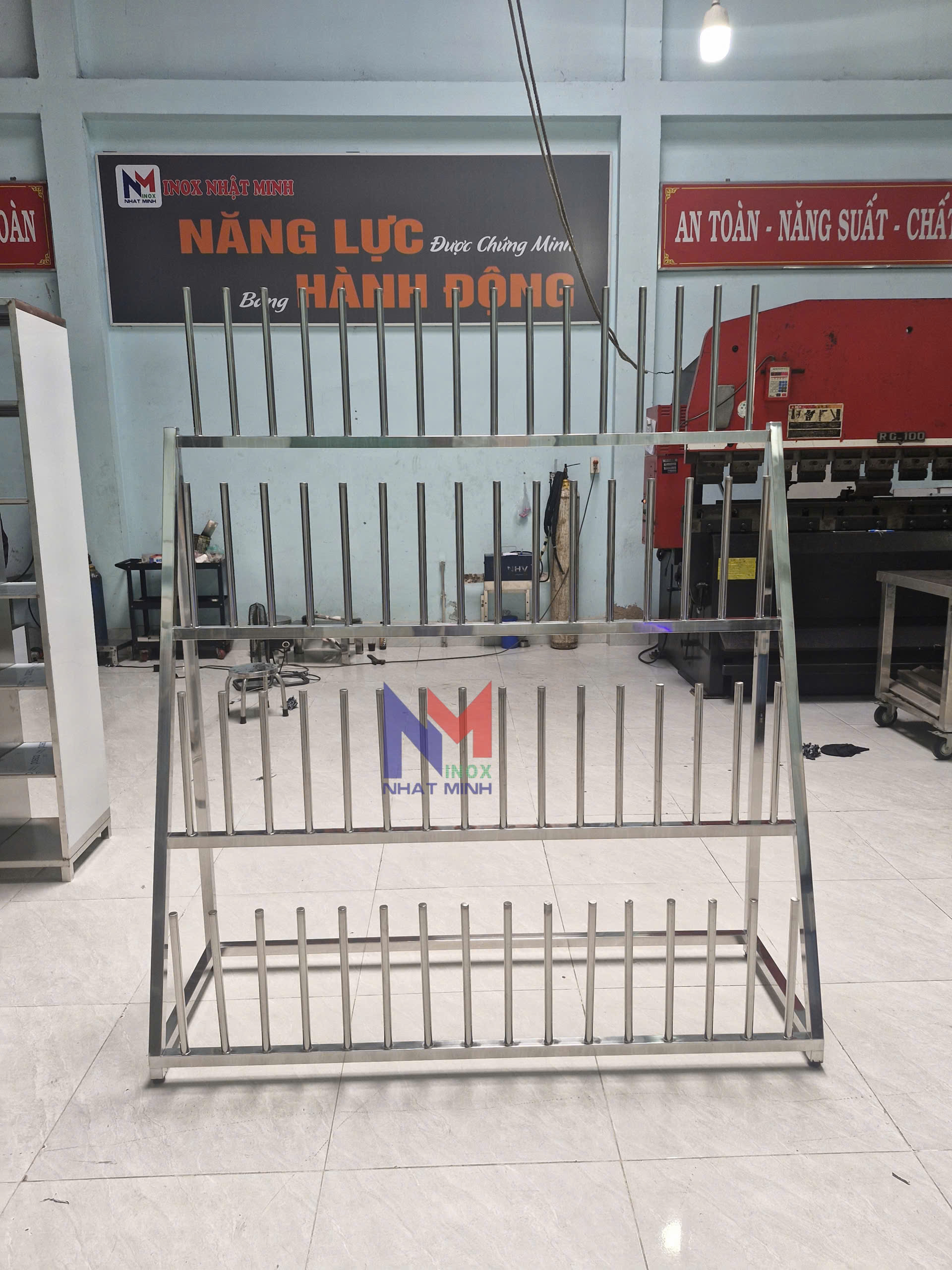 Kệ treo ủng 32 đôi