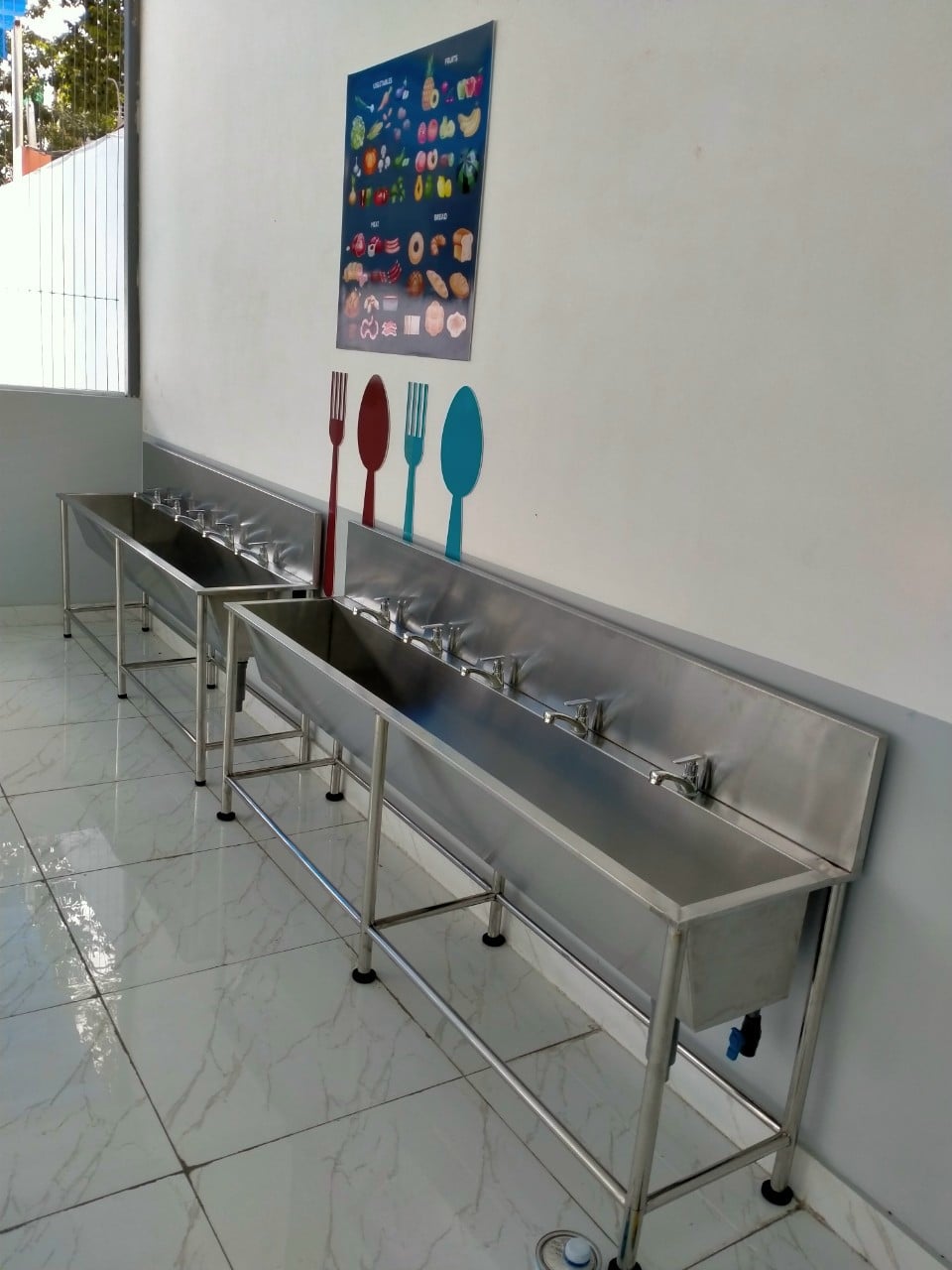 Máng rửa tay trẻ em