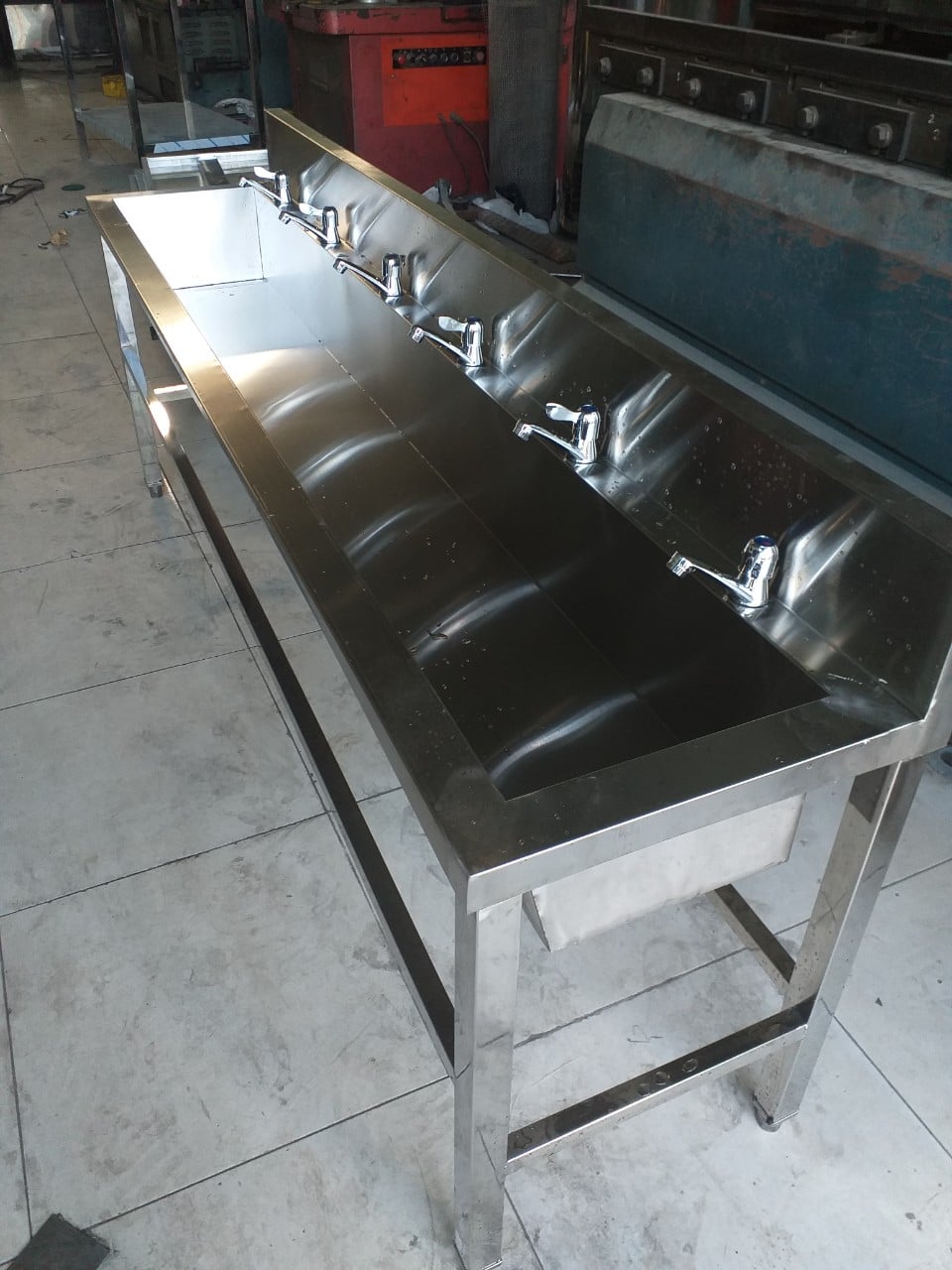 Máng rửa tay học sinh