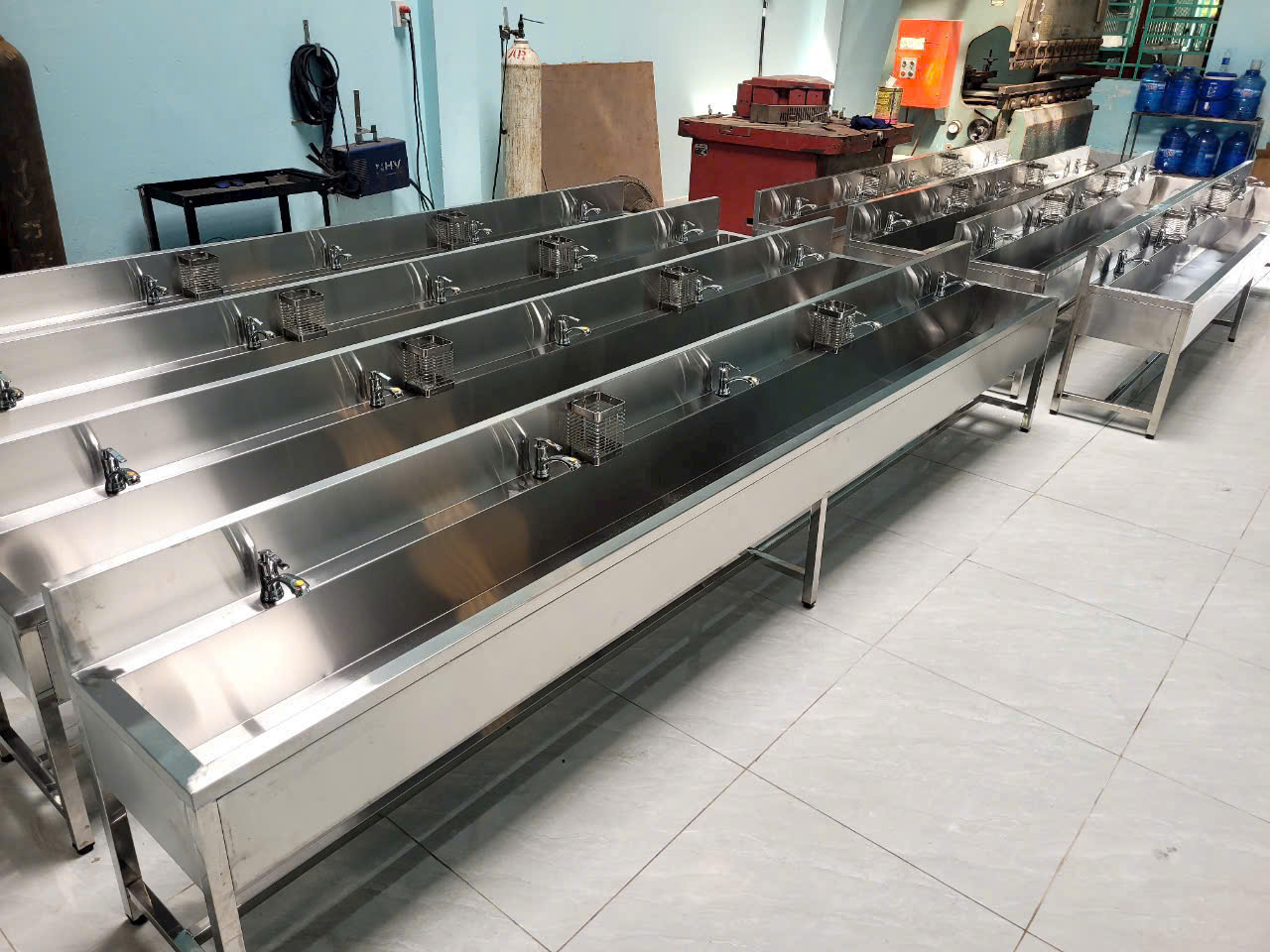 Máng rửa tay học sinh