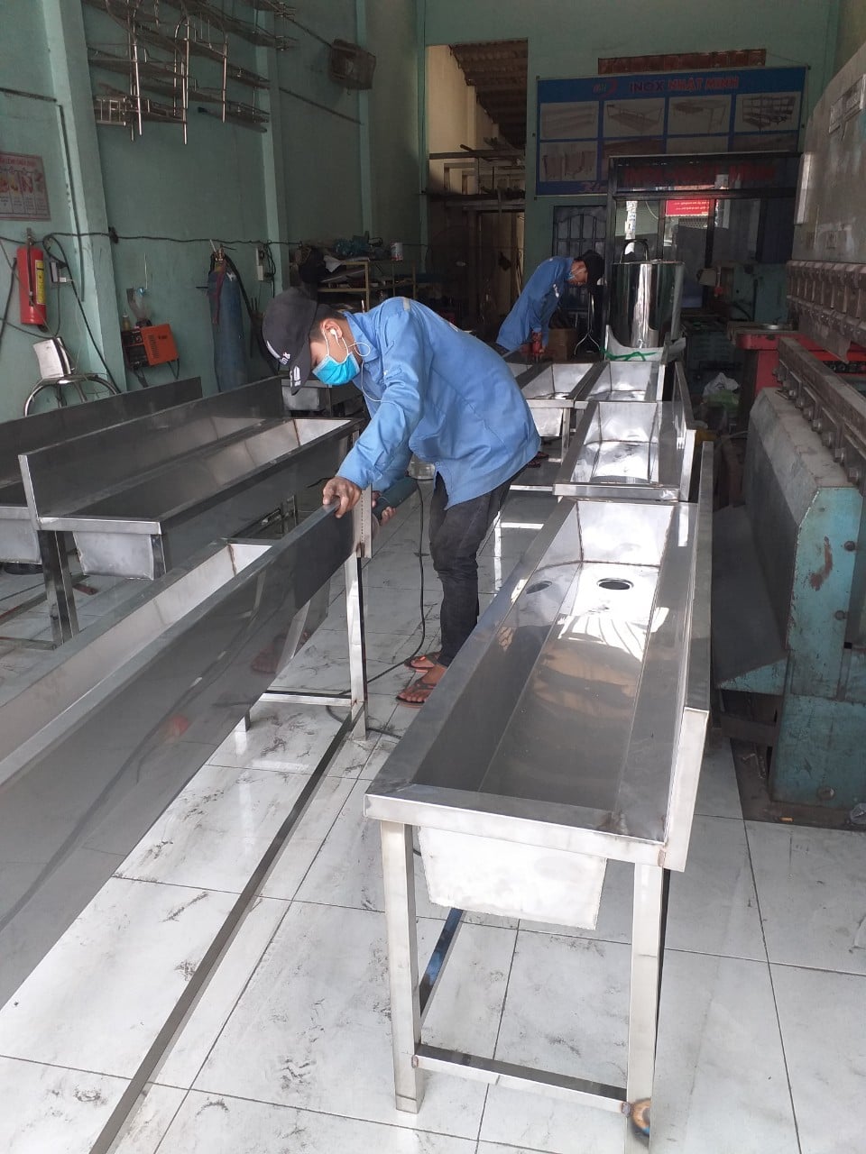 Máng rửa tay công nhân