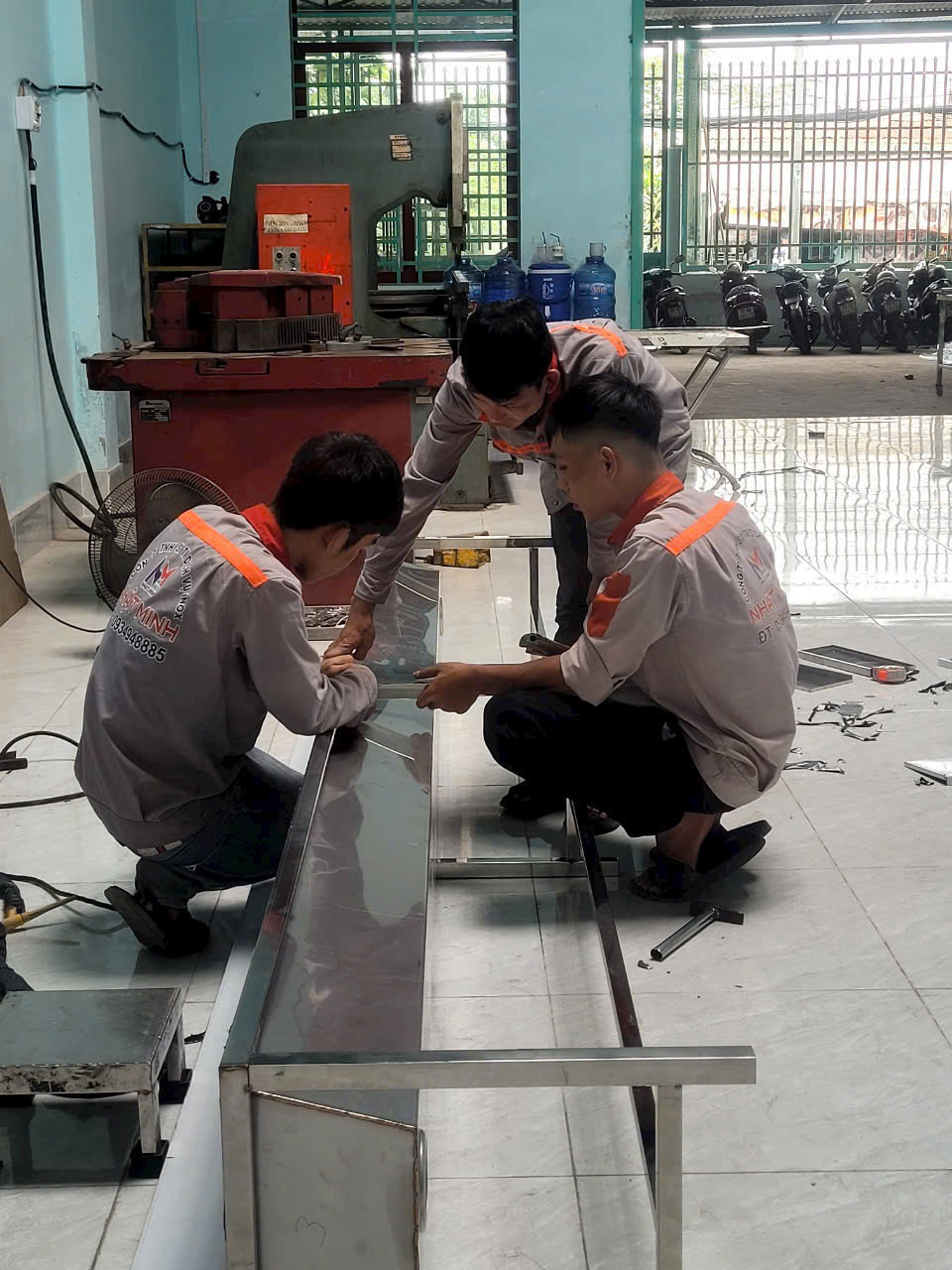 Máng rửa tay công nhân