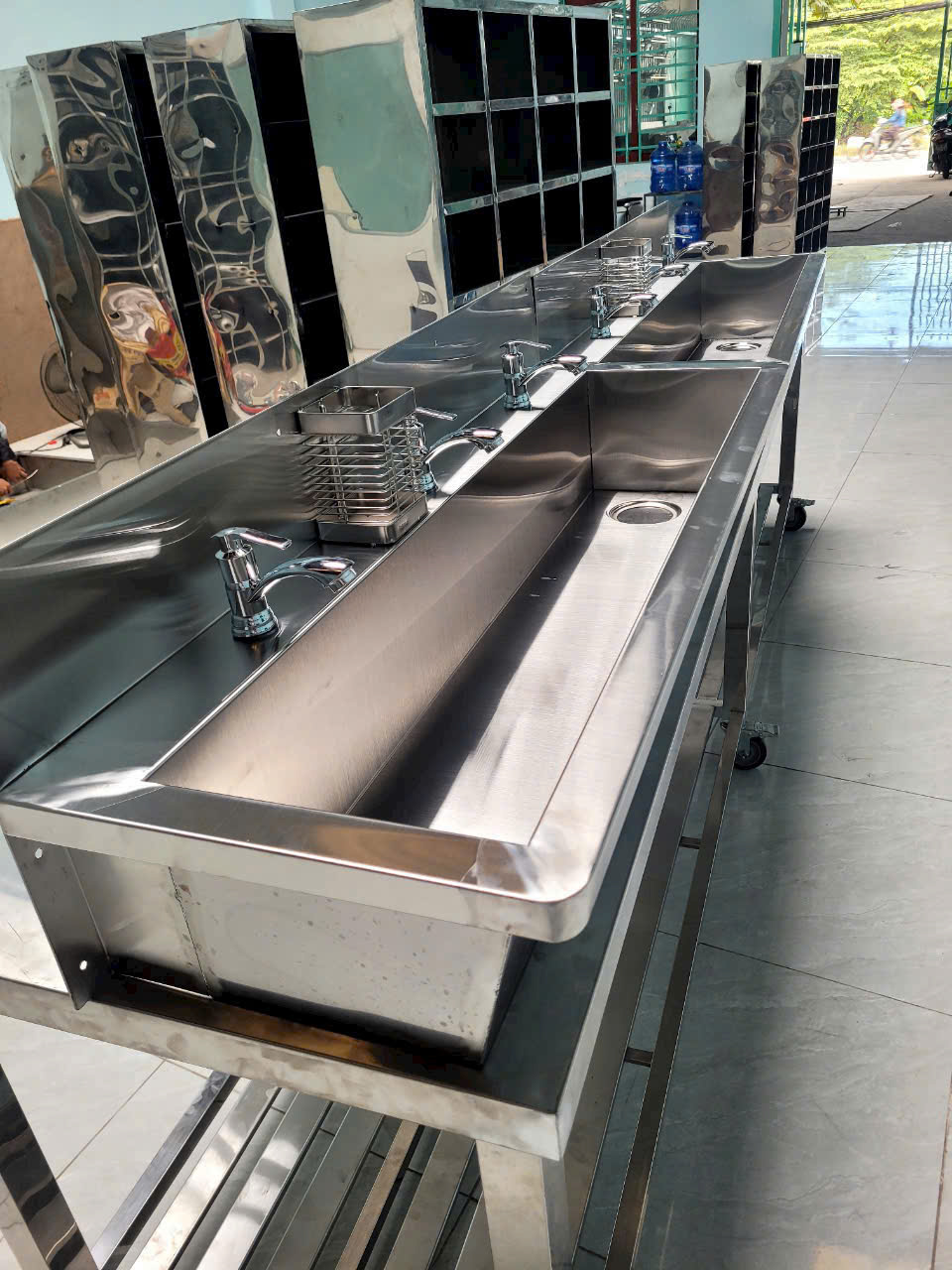 Máng rửa tay công nhân