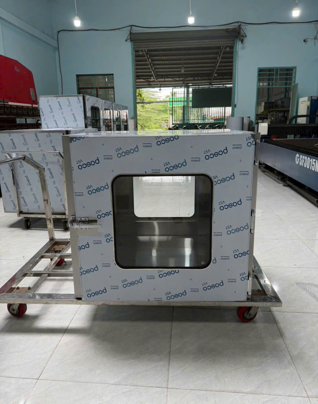 Passbox có đèn UV