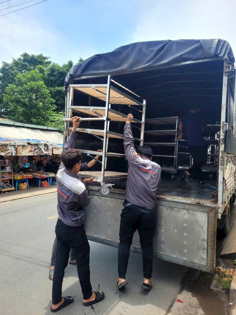 Gia công kệ inox theo yêu cầu