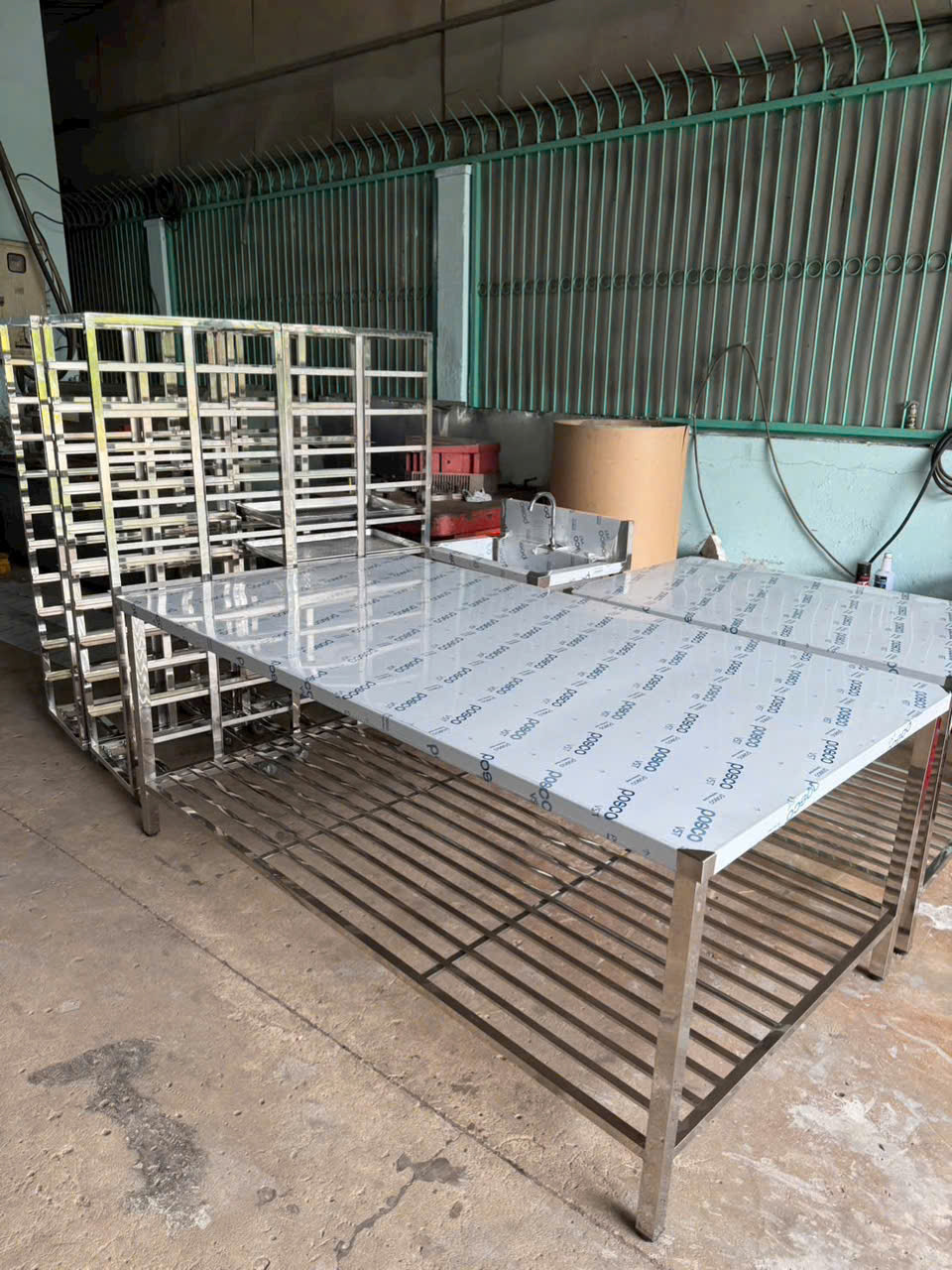 Gia công bàn thao tác inox theo yêu cầu