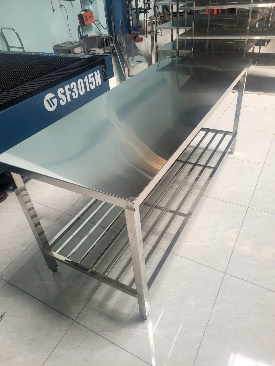 Gia công bàn thao tác inox theo yêu cầu