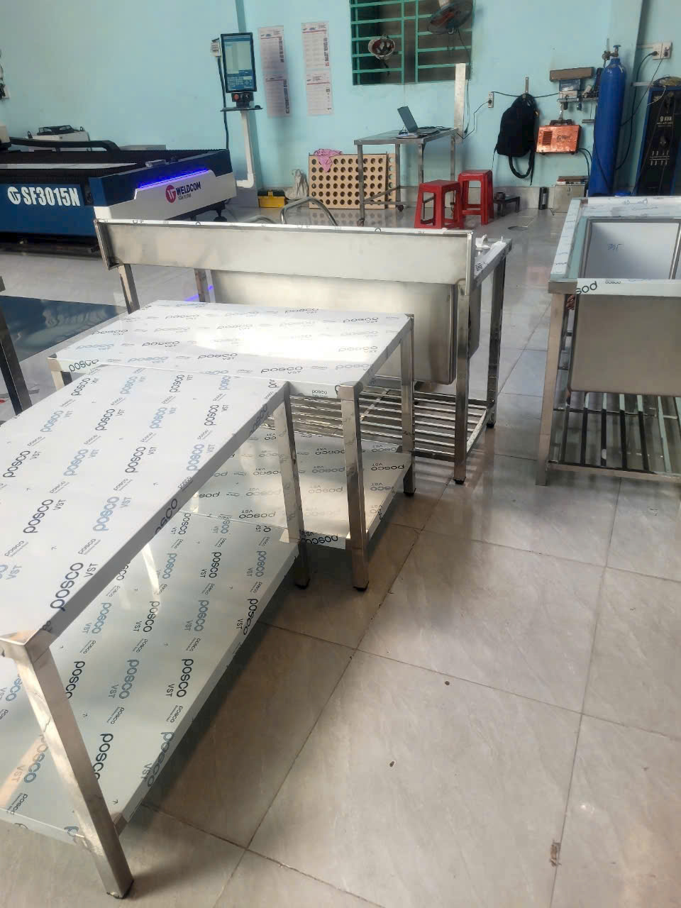Gia công bàn thao tác inox theo yêu cầu