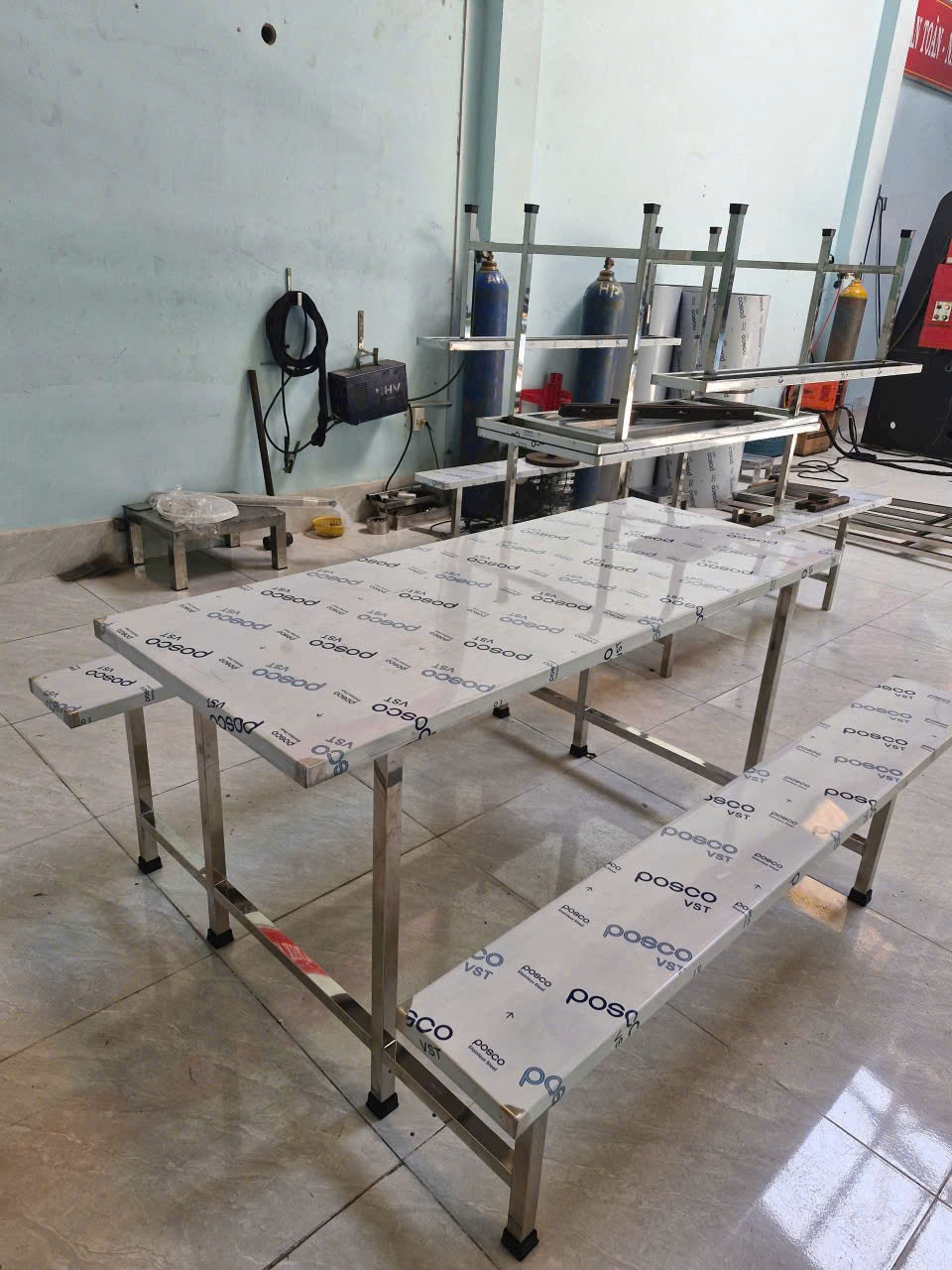 Gia công bàn ăn công nhân kích thước theo yêu cầu