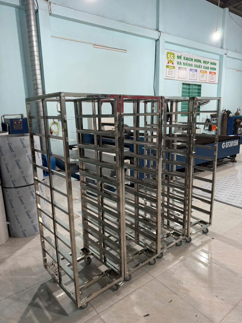 Tủ inox 304 có bánh xe