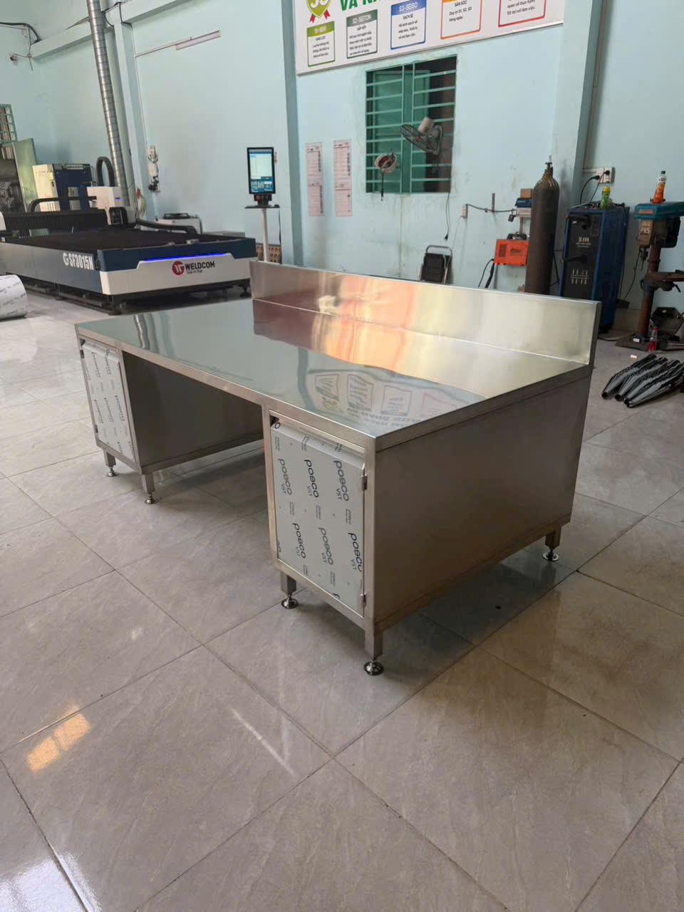 Tủ đựng đồ inox 304