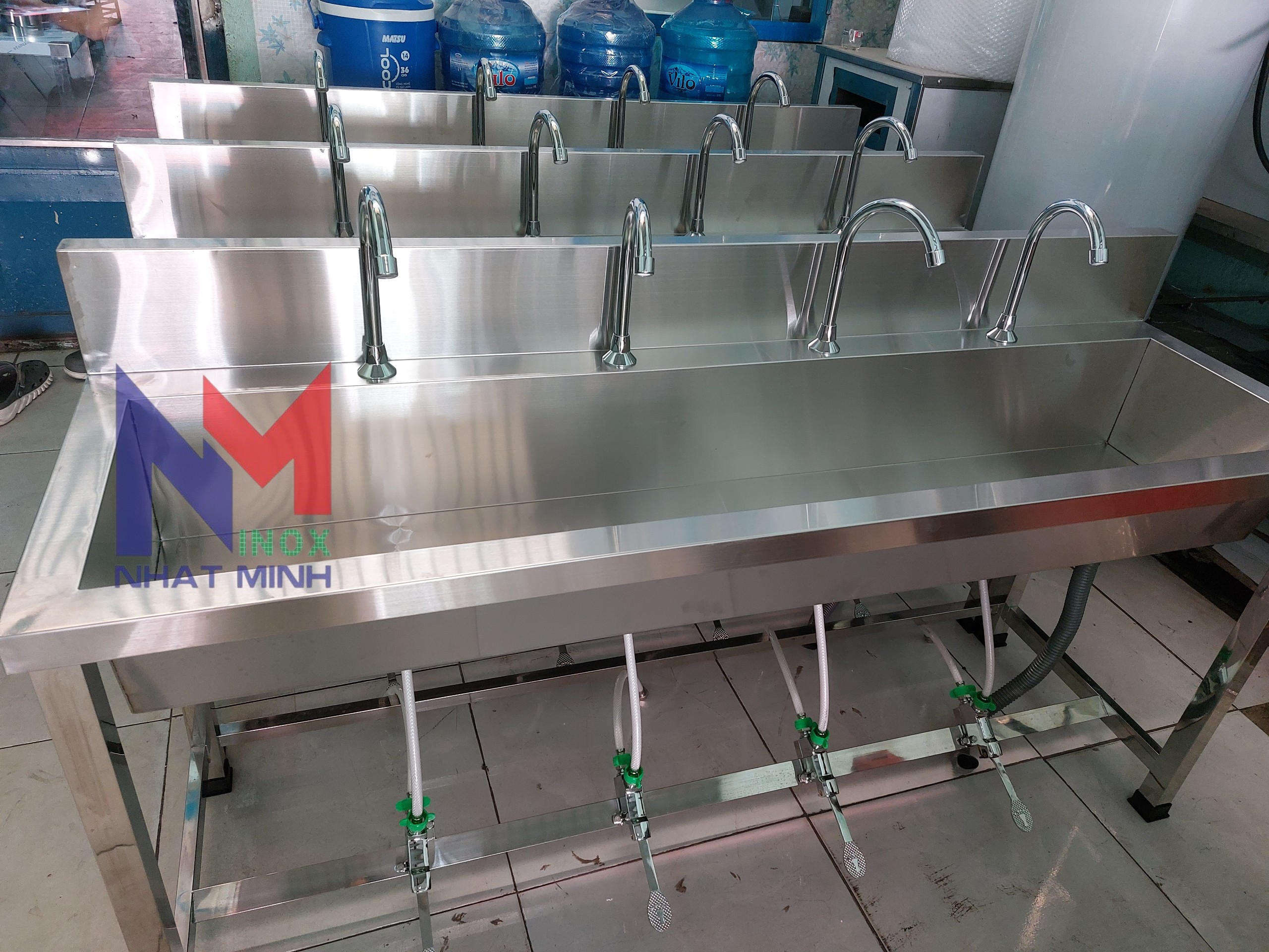 Máng rửa tay inox 304 có đạp chân 2m2