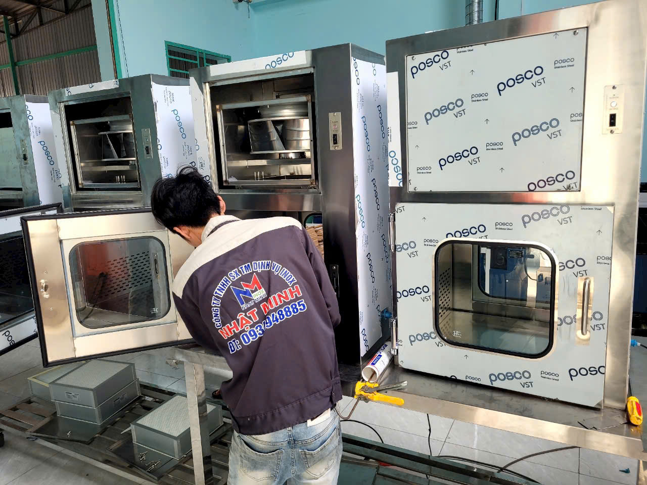 Passbox có đèn UV