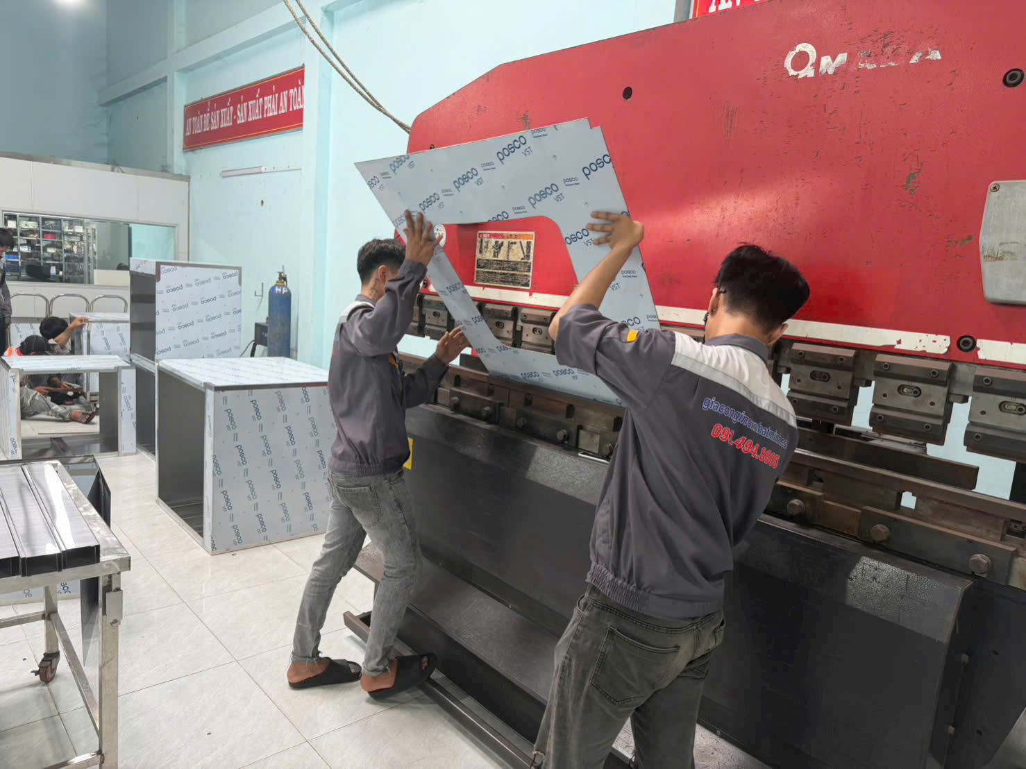 Passbox có đèn UV