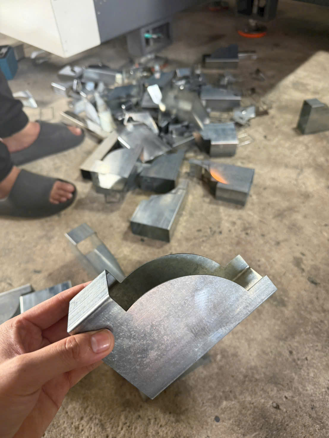 Gia công khung sắt theo yêu cầu