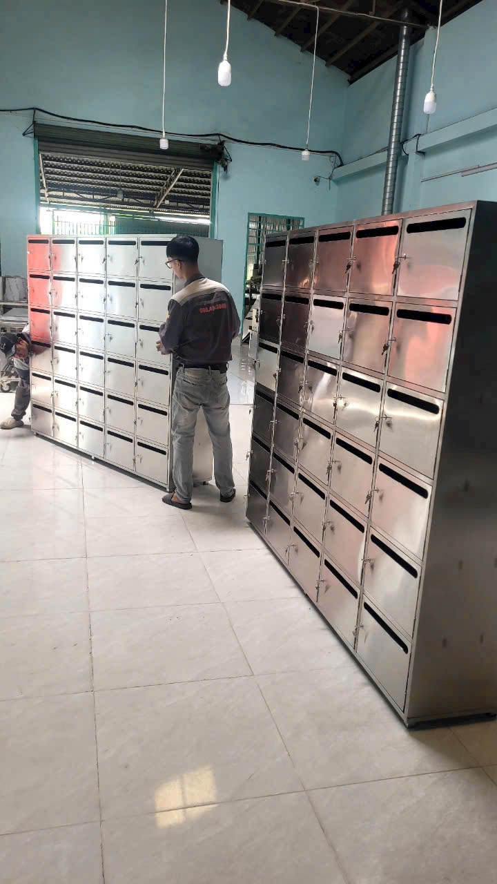 làm tủ kệ inox giá rẻ tphcm