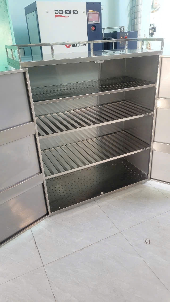 làm tủ kệ inox giá rẻ tphcm