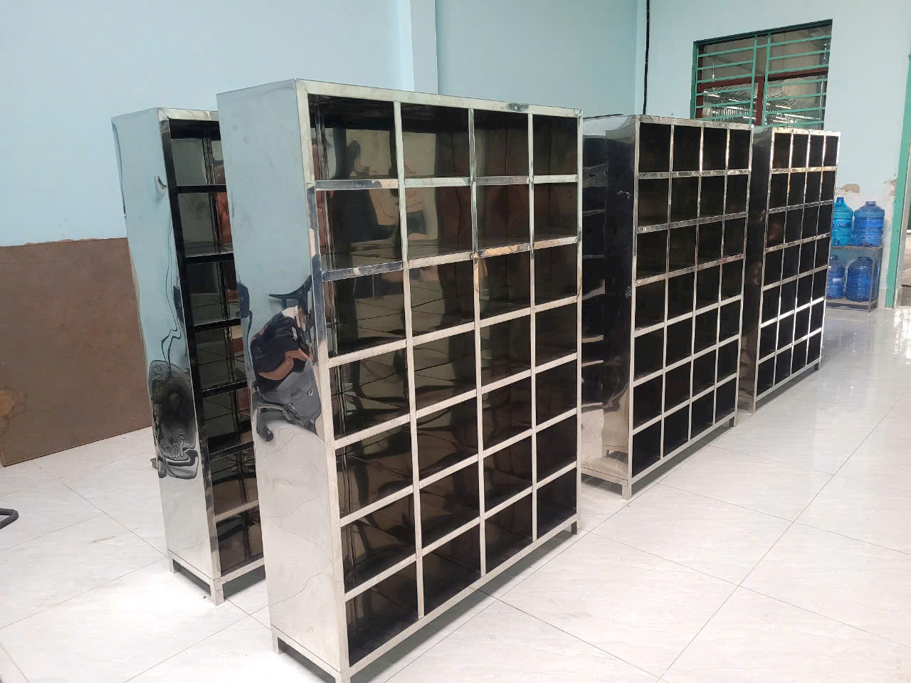 tủ locker inox phòng sạch