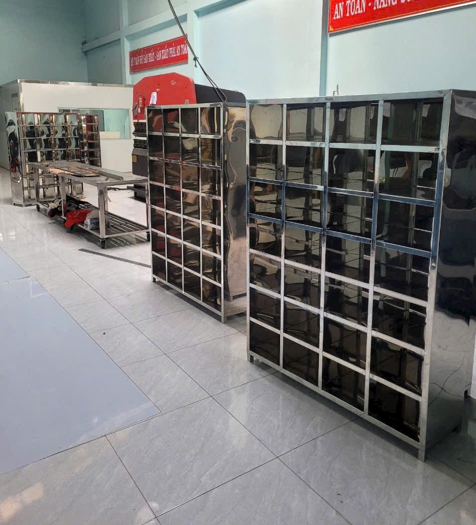 tủ locker inox phòng sạch